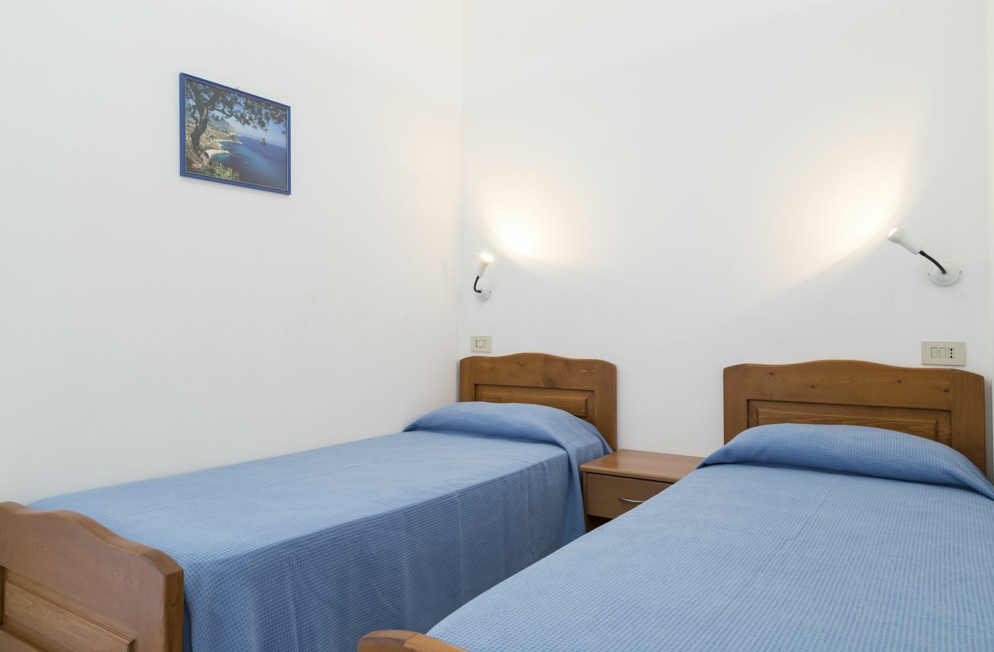 Apartahotel Happy Days 3*